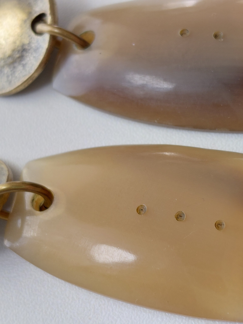 Vintage Natural Polished Buffalo Horn Antiqued Brass Tone Stud Clip On Earrings - Picture 2 of 4